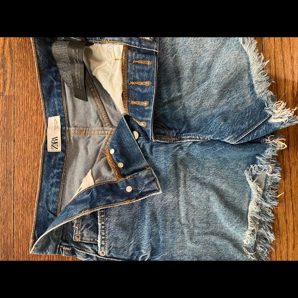 Zara shorts. Lightly used. - Picture 2 of 4